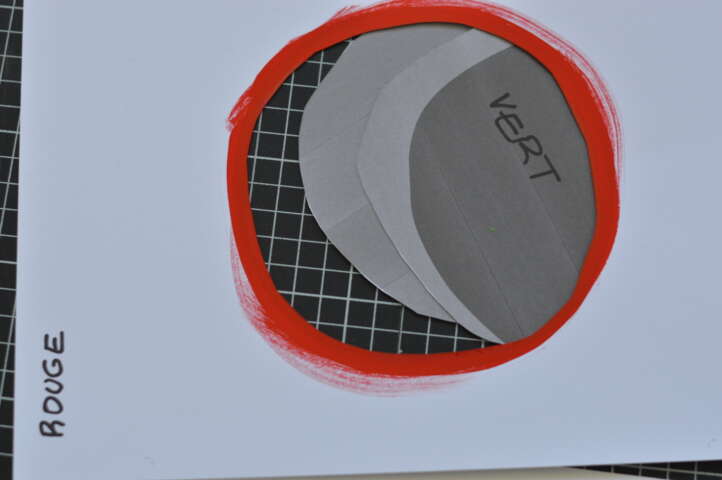 Quartier rouge - Eclipse  - Vues de l'atelier. Études des formes, feuilles bristol découpées.