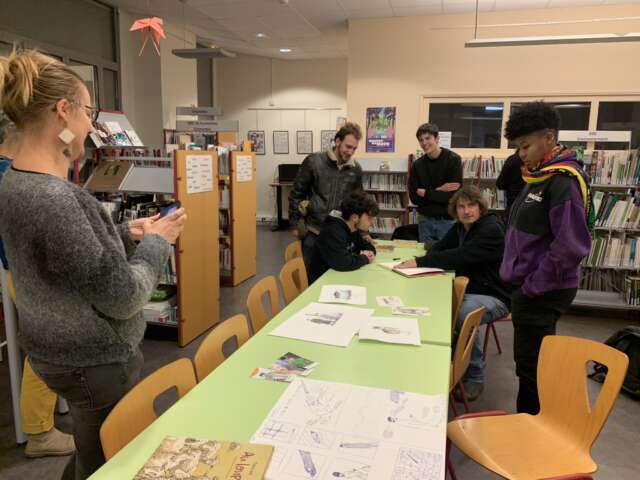 Quartier rouge - Au loup ! Chronique d'un retour - Décembre 2024. Exposition à la médiathèque de Meymac dans le cadre du prix des bulles et intervention au Lycée Ventadour à Ussel pour plusieurs séances autour de la bande dessinée. Troubs remporte le premier prix. 