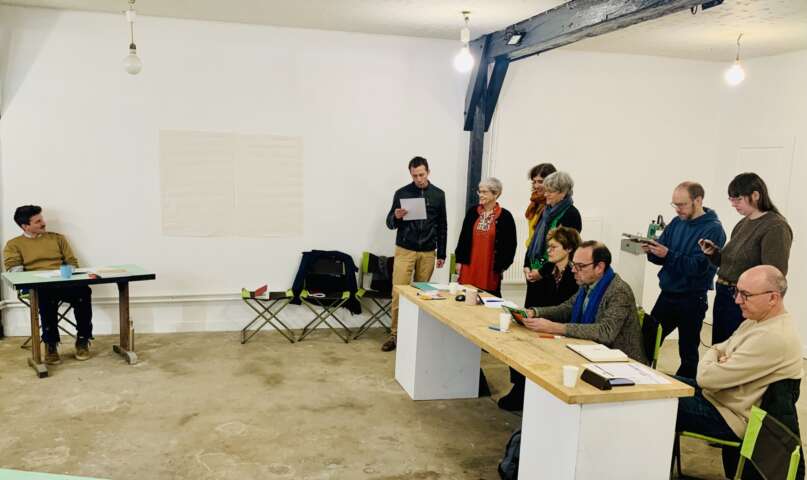 Quartier rouge - Appel à la Vienne - Décembre 2025. Le collectif de commanditaires lit le Cahier des charges rédigé collectivement à l'occasion du premier atelier avec Pascal Ferren.