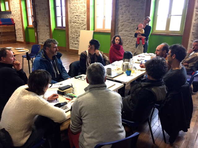 Quartier rouge - Penser le retour des loups sur la montagne limousine - 17 décembre 2017 | Réunion avec le groupe d’éleveur·ses et d’habitant·es de la Montagne Limousine, l’artiste et Quartier Rouge pour imaginer un programme de recherche commun.