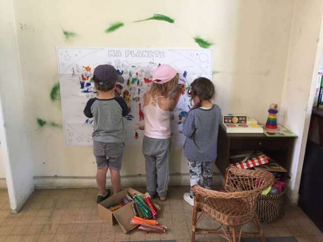 Quartier rouge - Horizons géographiques #1 - Garderie des enfants