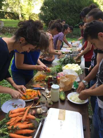 Quartier rouge - Horizons géographiques #1 - Préparation des banquets.