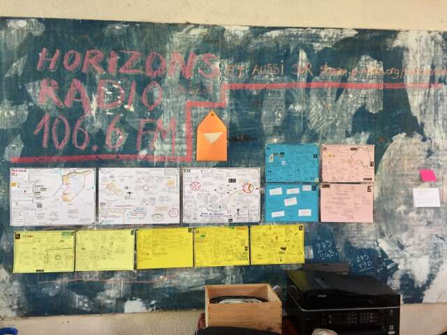 Quartier rouge - Horizons géographiques #1 - Horizons Radio — chaque jour des chroniques sonores réalisées et diffuséessur 106.6 Horizons Radio, fréquence radiophonique temporaire en partenariatavec Radio Vassivière, La Petite Maison Rouge et le Fabuleux Destin