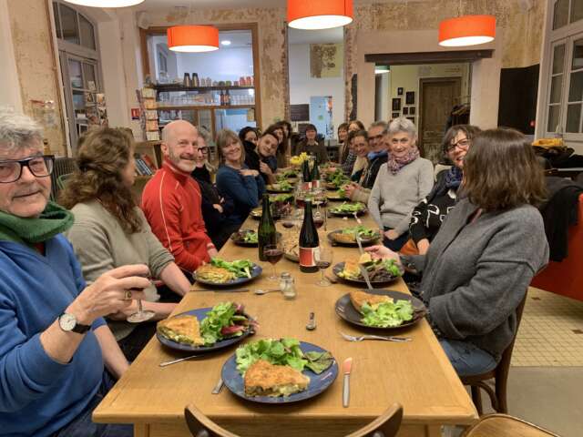 Quartier rouge - E.C.C.E. - Terrain à Felletin au printemps 2025 avec les chercheur·ses et des parties prenantes autour des actions de l'association Quartier rouge. 