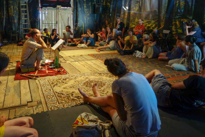 Quartier rouge - Un week-end à la gare - Échanges avec le public après le récit de l'enquête