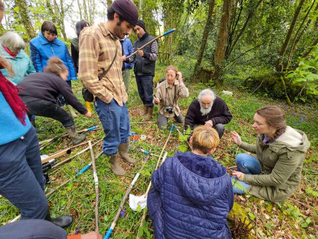 Quartier rouge - ET SI - Jeu(x) de société(s) - Activation du jeu ET SI en introduction du CA de Open Kerminy (29), 30 avril 2024 / Tirage et lecture des bâtons