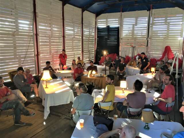 Quartier rouge - La baraque à Mélies - L’Association Française des Poêles de Masse Artisanal organise une partie de son séminaire annuel dans La baraque en juin 2023. 