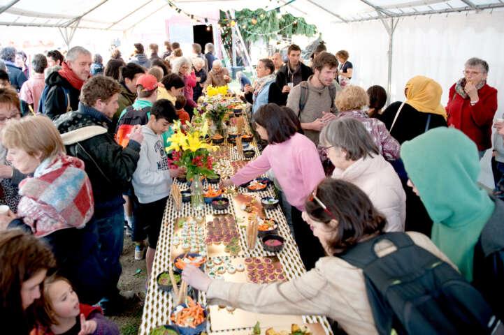 Quartier rouge - La gare en commun - Buffet d'inauguration