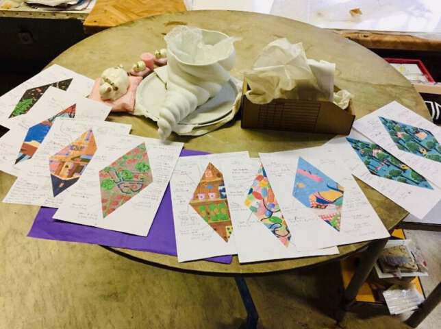 Quartier rouge - Au bord du rêve - Travail de recherche de couleur pour les reproductions des grandes peintures sur porcelaine avec Catia, décoratrice pour les porcelaines Arquié à Limoges.