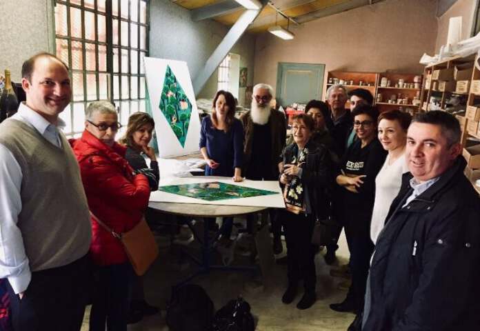 Quartier rouge - Au bord du rêve - Peinture murale sur la façade du Secours populaire à Limoges, réalisée avec le chantier d’insertion des Chemins Jacquaire.