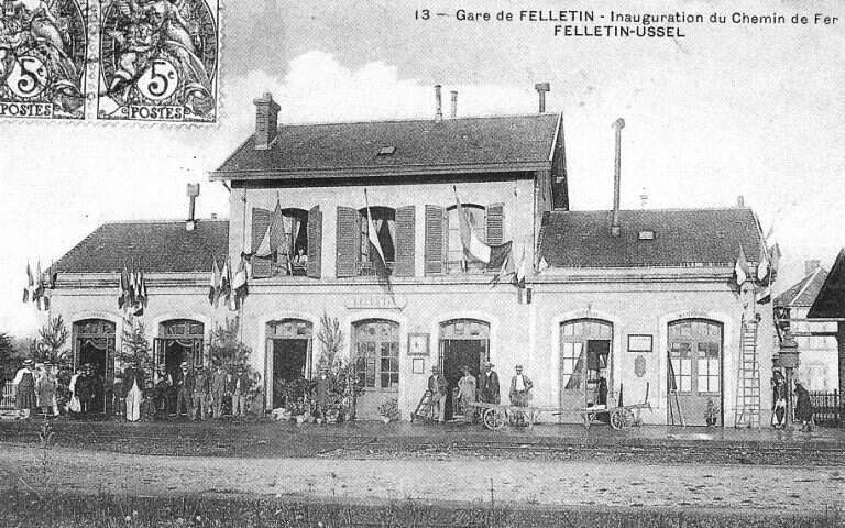 Quartier rouge - La gare en commun - Carte postale de la première inauguration de la gare en 1882. 