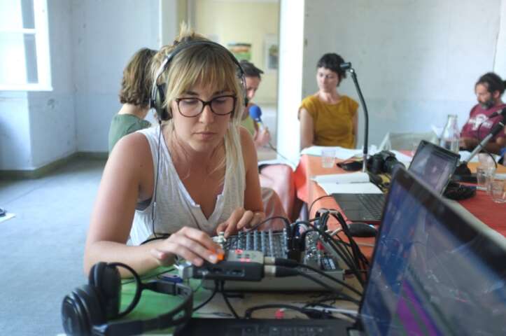 Quartier rouge - Horizons géographiques #1 - Horizons Radio — chaque jour des chroniques sonores réalisées et diffuséessur 106.6 Horizons Radio, fréquence radiophonique temporaire en partenariatavec Radio Vassivière, La Petite Maison Rouge et le Fabuleux Destin